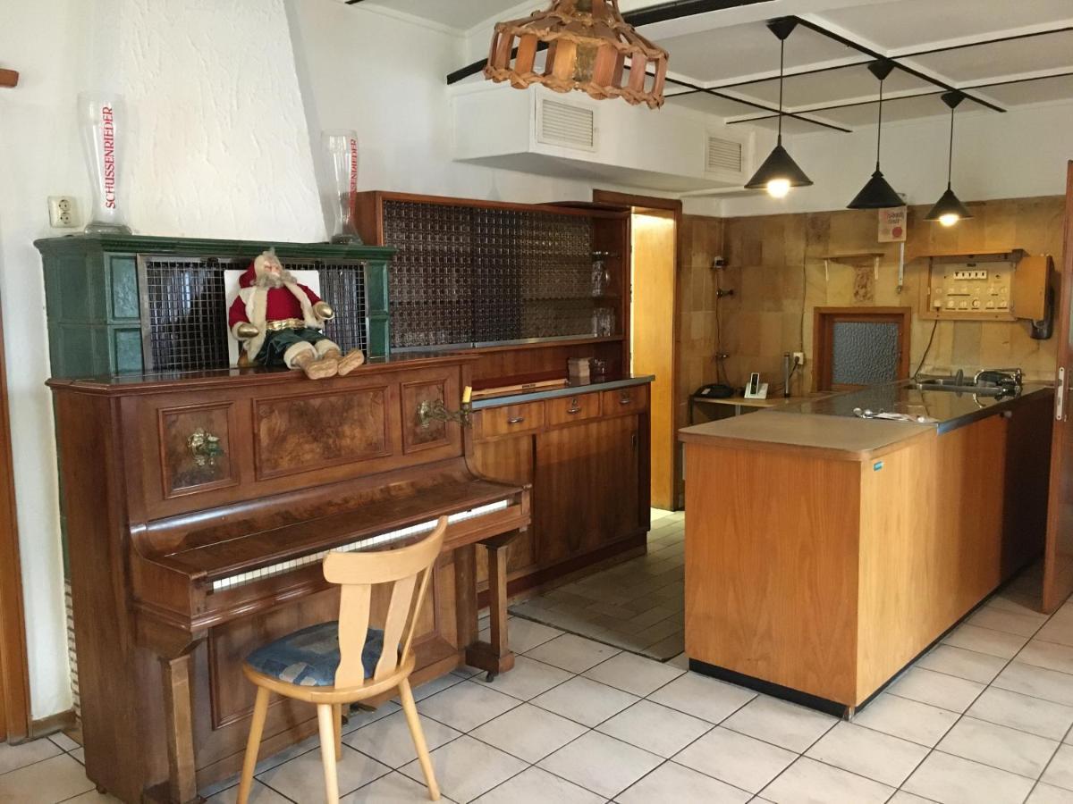 Kreuz! Einfach. Guenstig. Schlafen. Acomodação com café da manhã Ulm Exterior foto